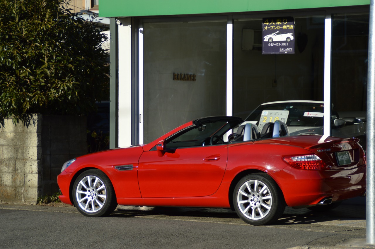 メルセデスベンツSLK200ブルーエフシェンシースポーツ【オープンカー